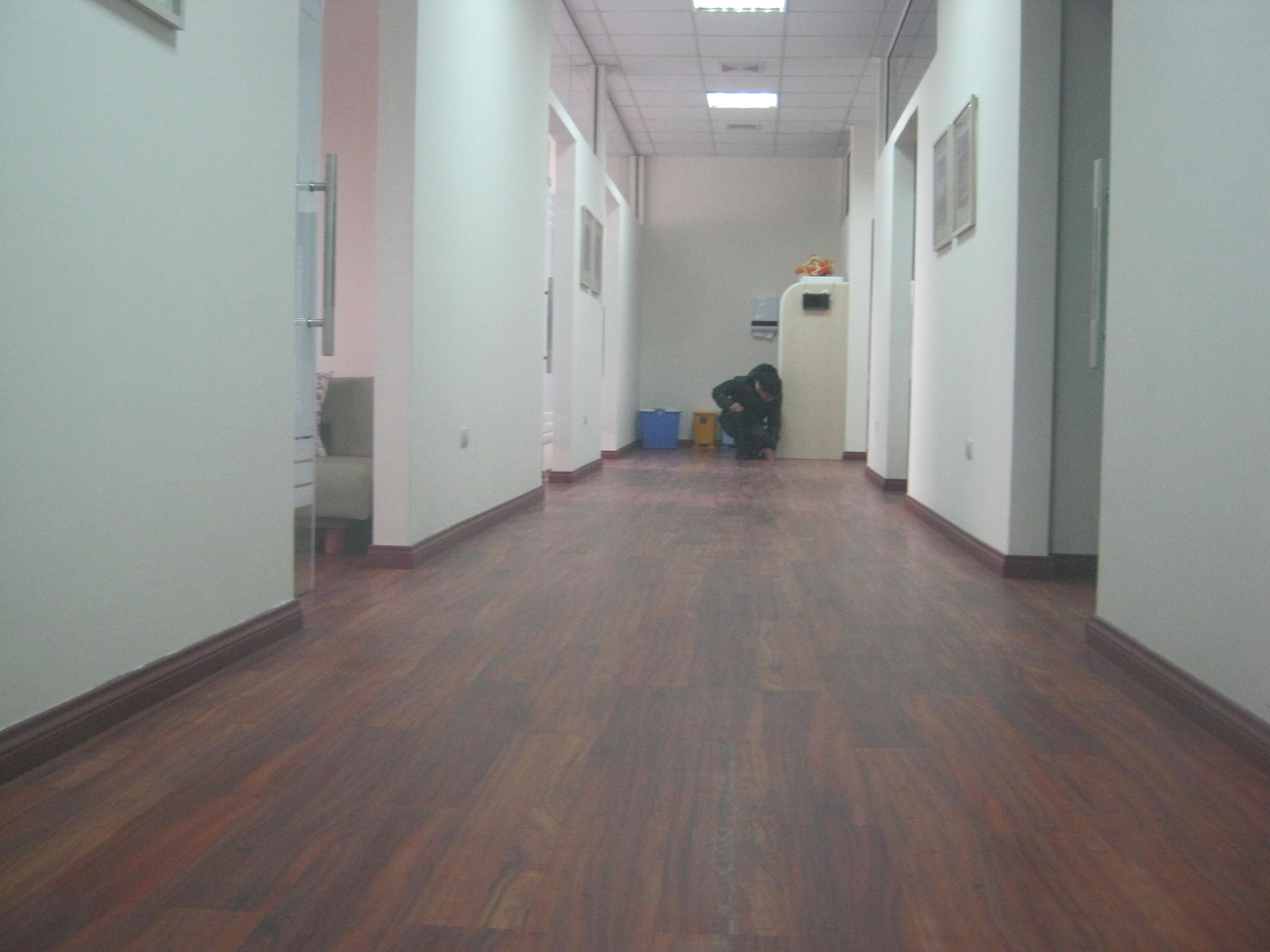 Sàn Nhựa Vân Gỗ Cho Phòng Khám - Á Đông Floor .