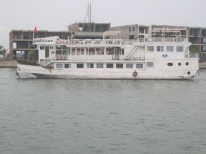 Tàu Du lịch Hạ Long Sử Dụng Ván Lót Sàn Nhựa Aroma