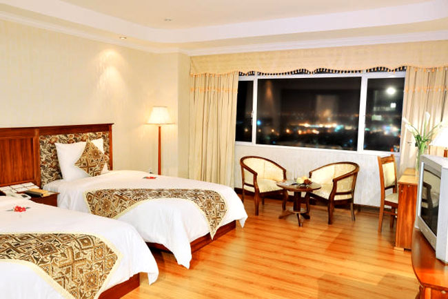 Sàn Nhựa Giả Gỗ Cho Khách Sạn Hòa Bình Minh - Á Đông Floor .