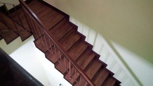 Cầu Thang Hiện Đại, Sang Trọng Cùng Sàn Nhựa Giả Gỗ