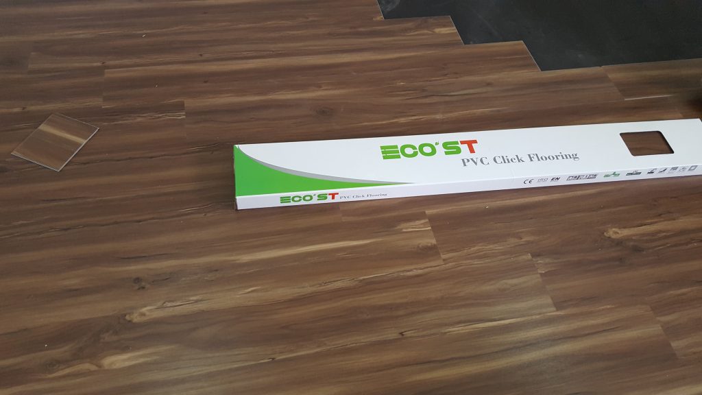 sàn nhựa có keo dán sẵn