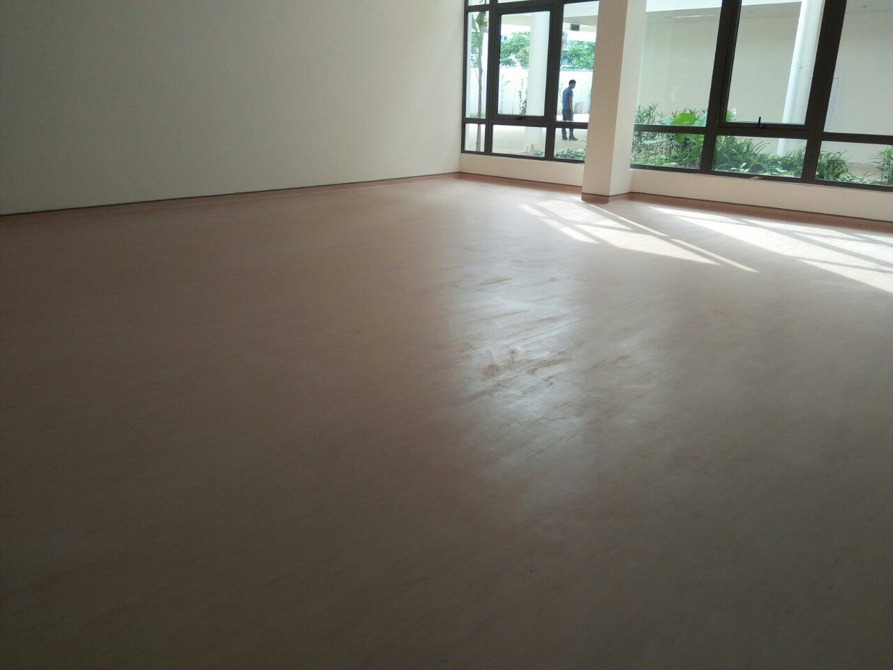 trong các phòng học, sử dụng sàn vinyl đồng nhất gerflor