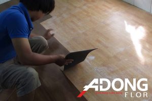 Nhưng Lưu Ý Khi Thi Công Sàn Nhựa Giả Gỗ Dán Keo