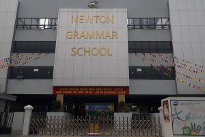 Sàn Vinyl Thể Thao Trường Newton 136 Hồ Tùng Mậu